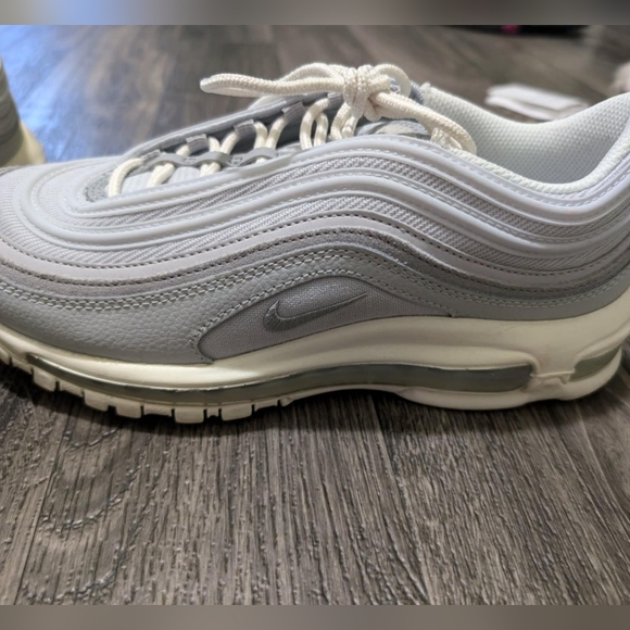 Nike air max 97 shoes in silver/white. Mens size 8 womens size 10 - Picture 3 of 4
